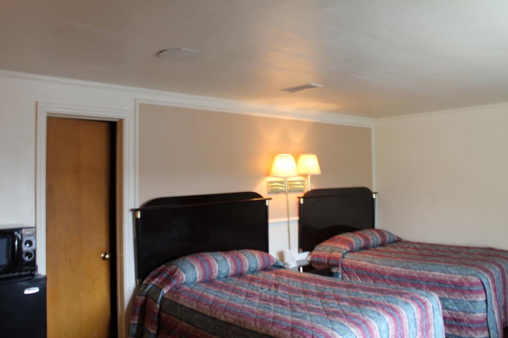 Super 7 Motel Columbia Room photo
